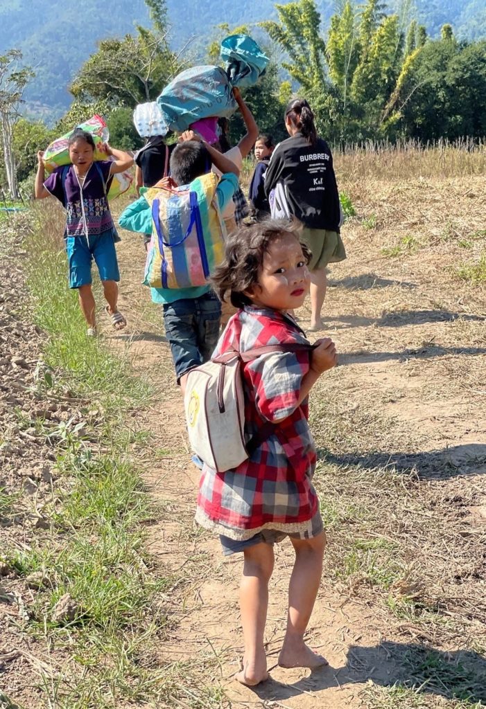 Families fleeing from Burma Army attacks