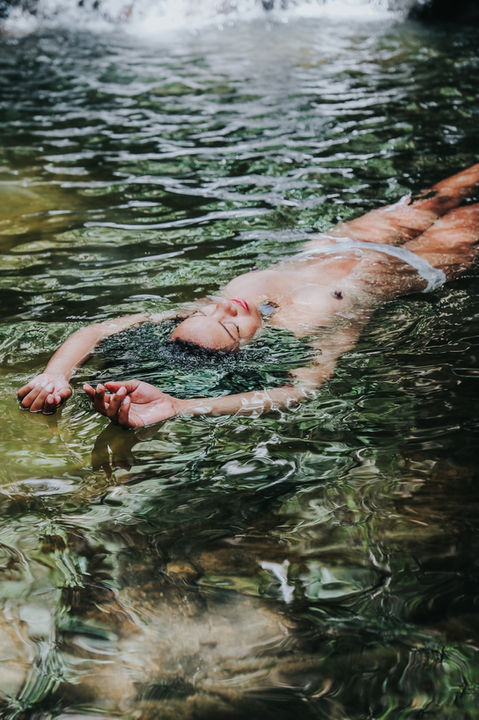 Ensaio sensual na natureza, mulher na natureza, ensaio fotográfico feminino, ensaio boudoir, retrato sensual, mulher na natureza, fotografia criativa na natureza, empoderamento feminino, horizonte, minas gerais