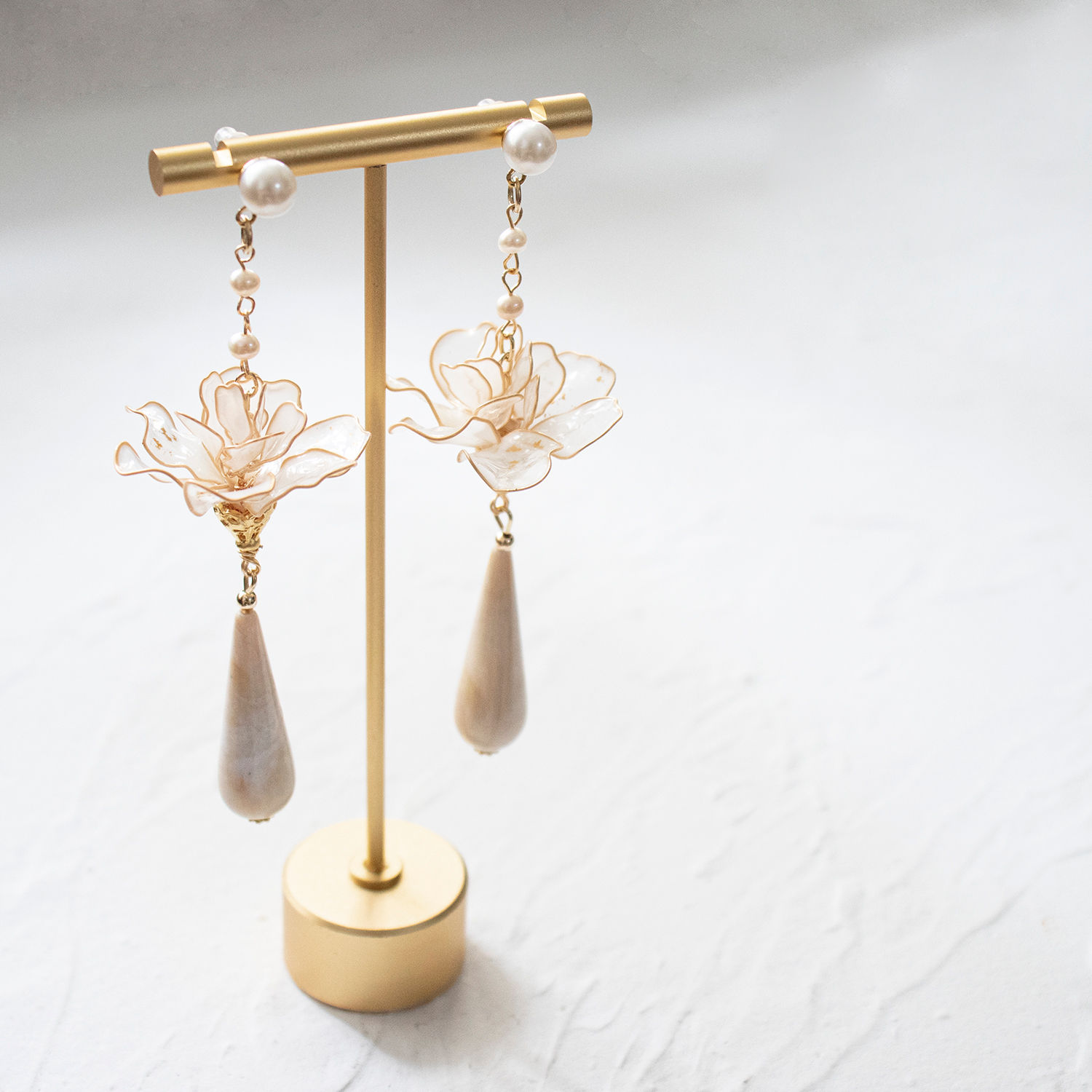 OVER THE MOON｜Pearl Earrings