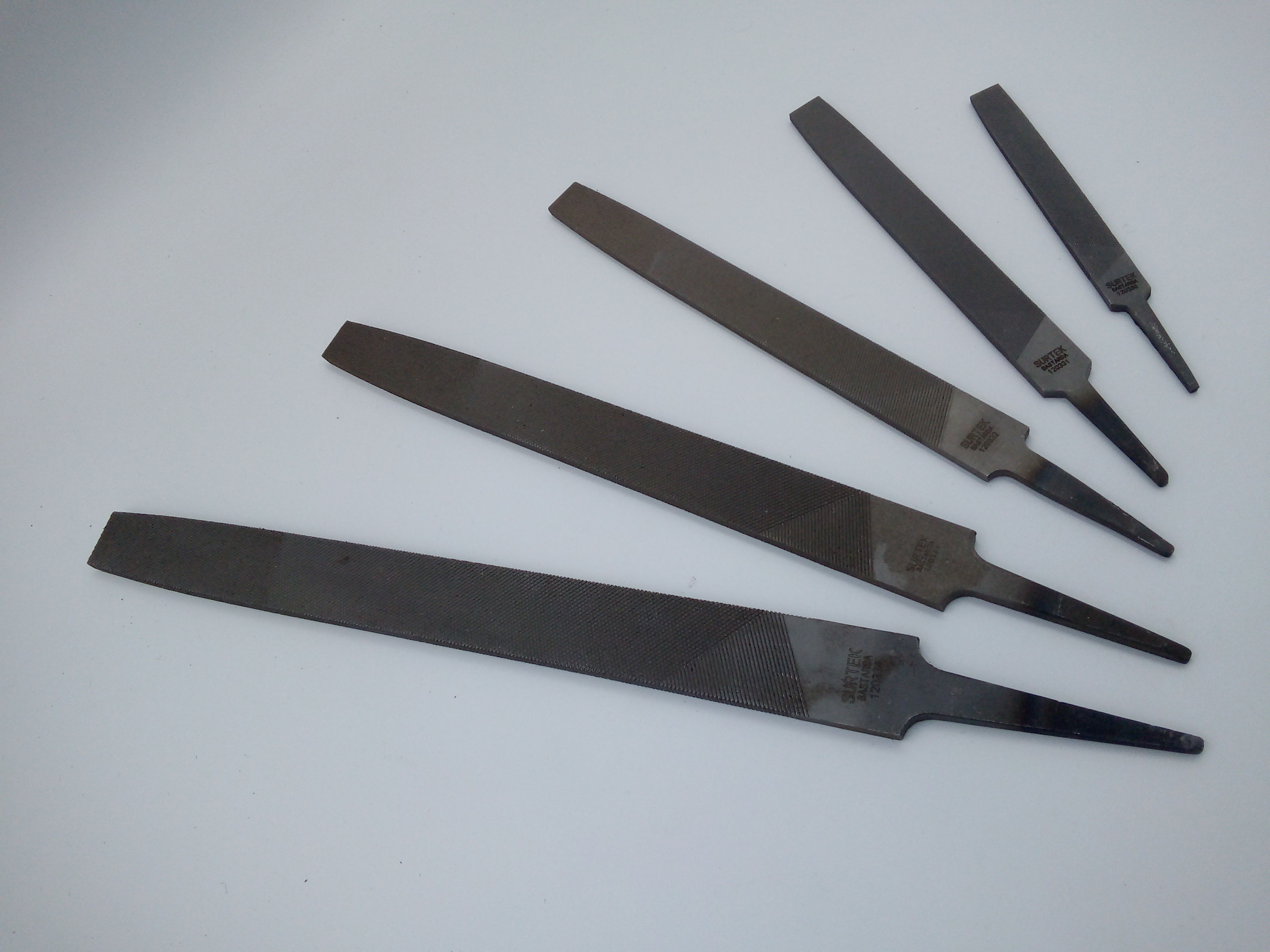 Lima Bastarda plana 4pulg. 1 pza. (1a. der. a izq)