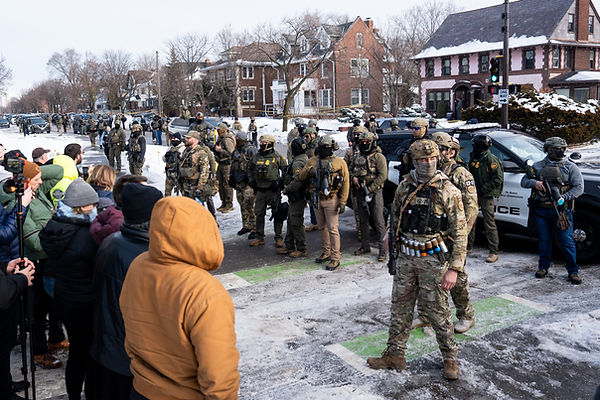 ICE agents and bystanders in Minneapolis after the Jan. 7, 2026 shooting of Renée Good (Chad Davis, https://chaddavis.photography/sets/ice-in-minneapolis/; CC BY 4.0, https://creativecommons.org/licenses/by/4.0/deed.en)