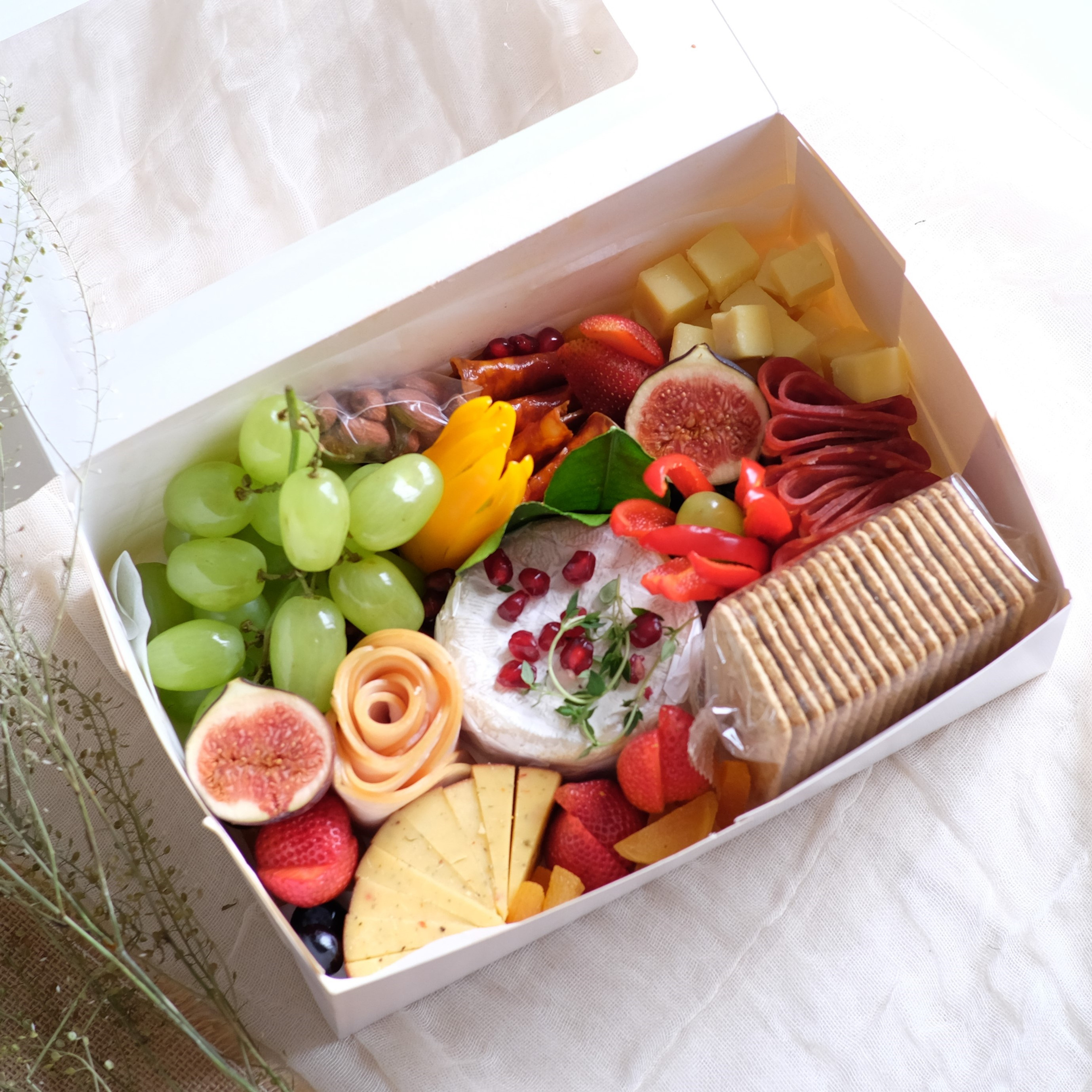 Cheese & Charcuterie - M Box