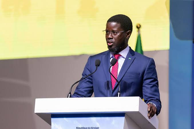Installation du Conseil consultatif de la jeunesse du Sénégal : le président Faye appelle les jeunes à « sortir des écrans », un activiste lui répond publiquement