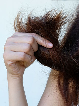 Plutôt que de s'apitoyer sur ses cheveux cassants, on ré-a-git ! #cheveux.jpeg