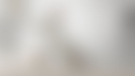 How to vacuum stairs with an upright vacuum cleaner？