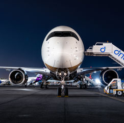 Starlux A350-1000 in the night