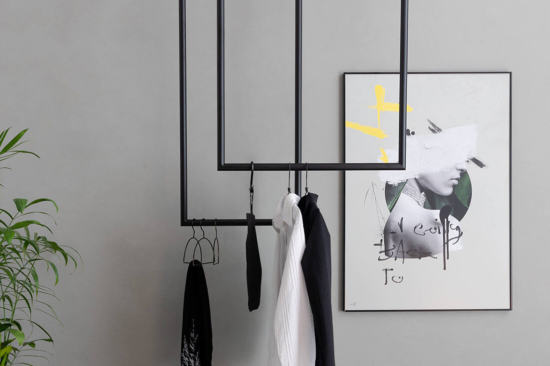 מתלה בגדים ממתכת לכניסה לבית או לחדר שינה