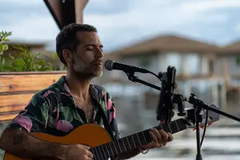 professional photography of musician playing at surprise proposal, captured by photographer Ainsley Farrar