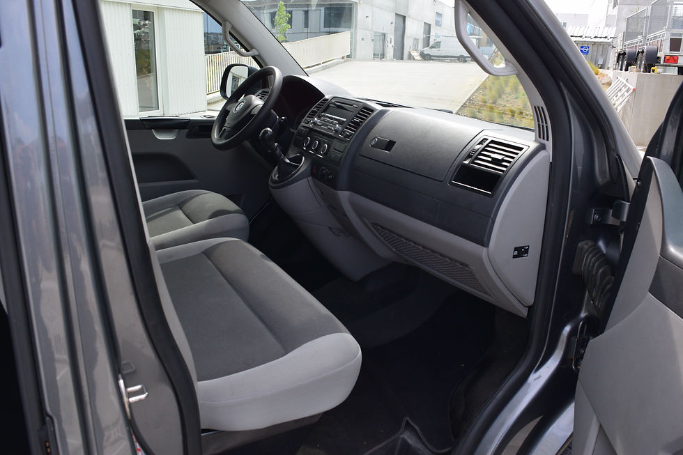 Thumbnail: Volkswagen Transporter Kombi 2.0 TDI 9 Places