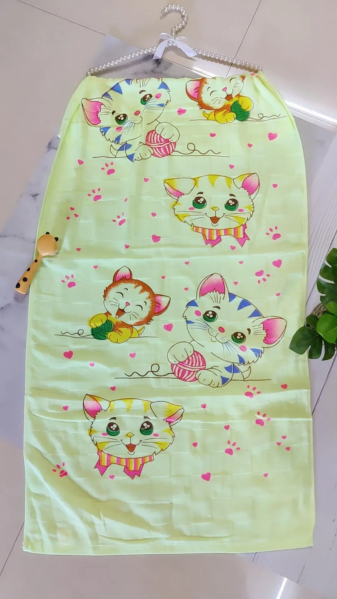 HELLO CATTY TOWEL - MEDIUM