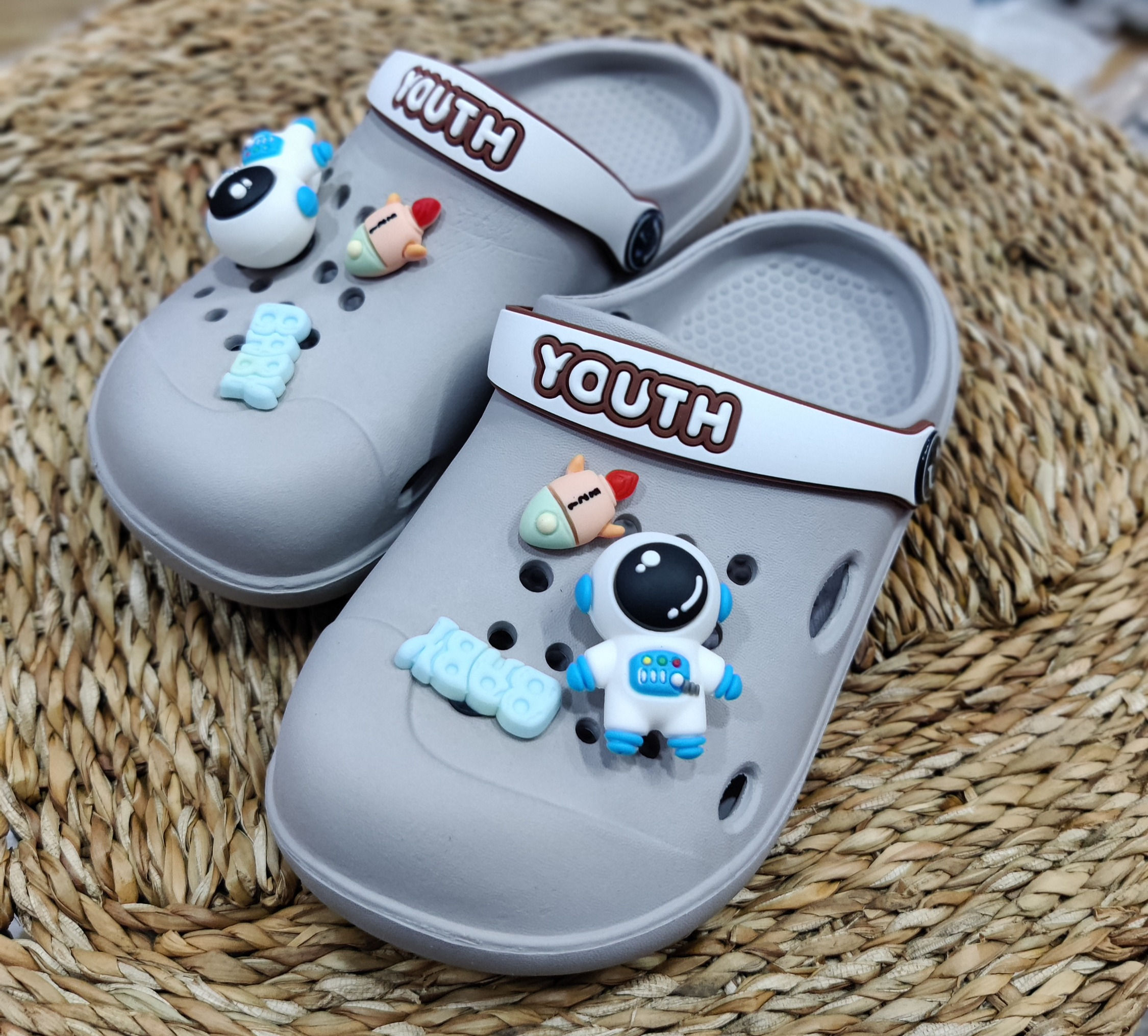 ASTRO CROCS - GREY