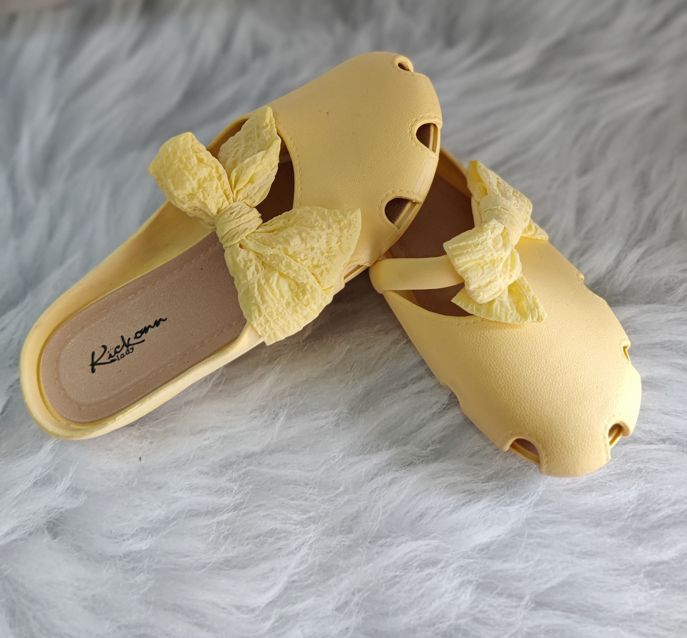 BOWLICIOUS SLIP ONS - YELLOW