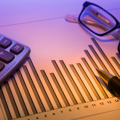 Instagram post carrossel 3 estratégias de marketing moderno preto e branco.png