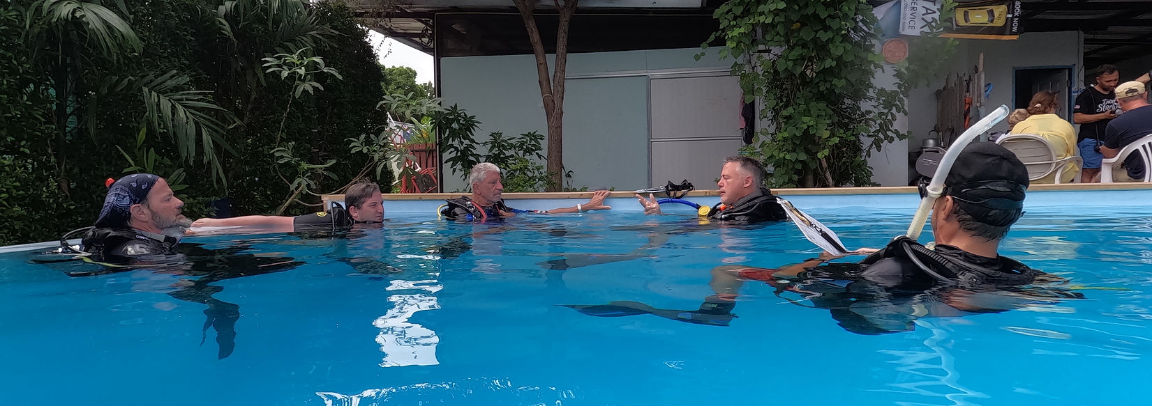 PADI IDC candidate doing presentation in the pool