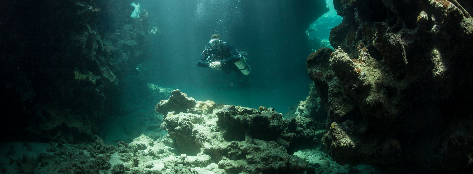 Tec deep diver group in water