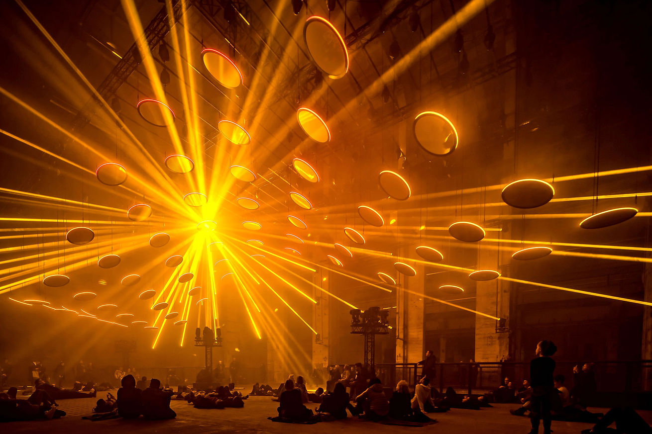 Discover KINETIC LIGHTS projects and get inspired.