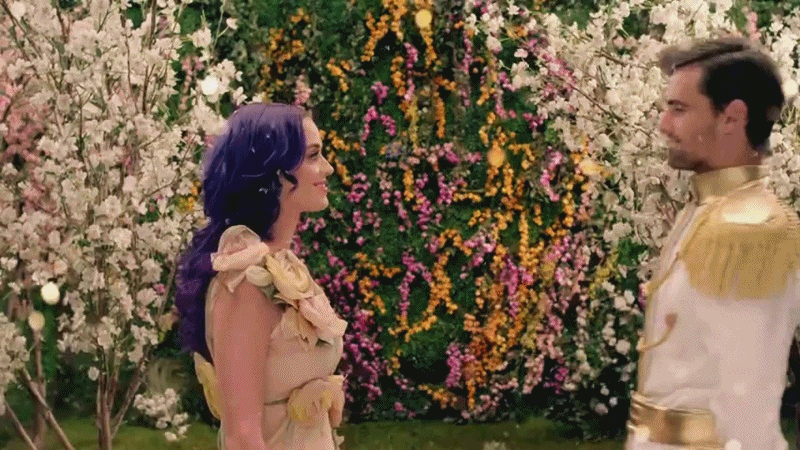 Katy-Perry-in-Wide-Awake-music-video-katy-perry-31228261-800-450.gif