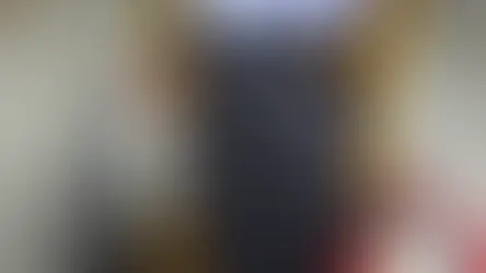 A yellow Fluke 117 multimeter with probes on a table, displaying “0.000 V DC.” Cables are red and black, background is blurred.