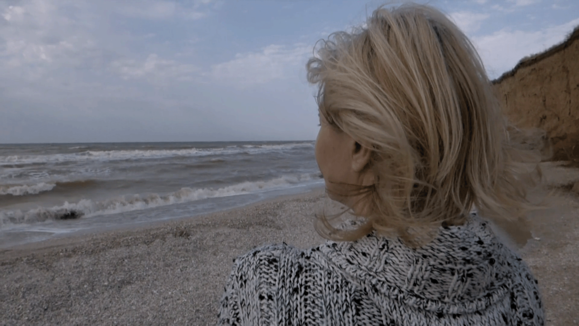 robinson_addison_Cinemagraph-Woman On Th