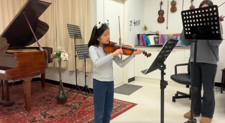 Amelia (violin student) with her teacher Kate