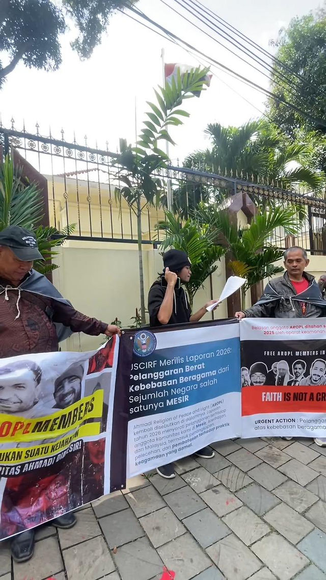 Believers protest outside Egyptian Embassy in Indonesia