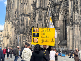AROPL members protest in front of Cologne Cathedral