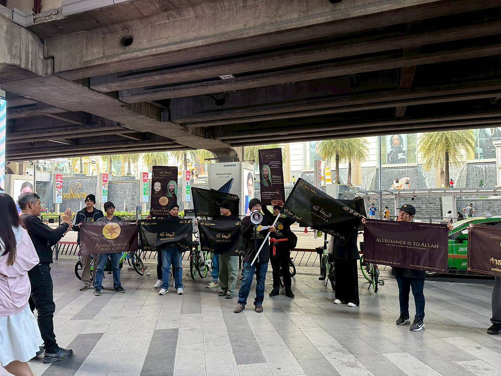 The event drew significant attention, with numerous bystanders capturing photos and videos, amplifying the message through organic social media reach.