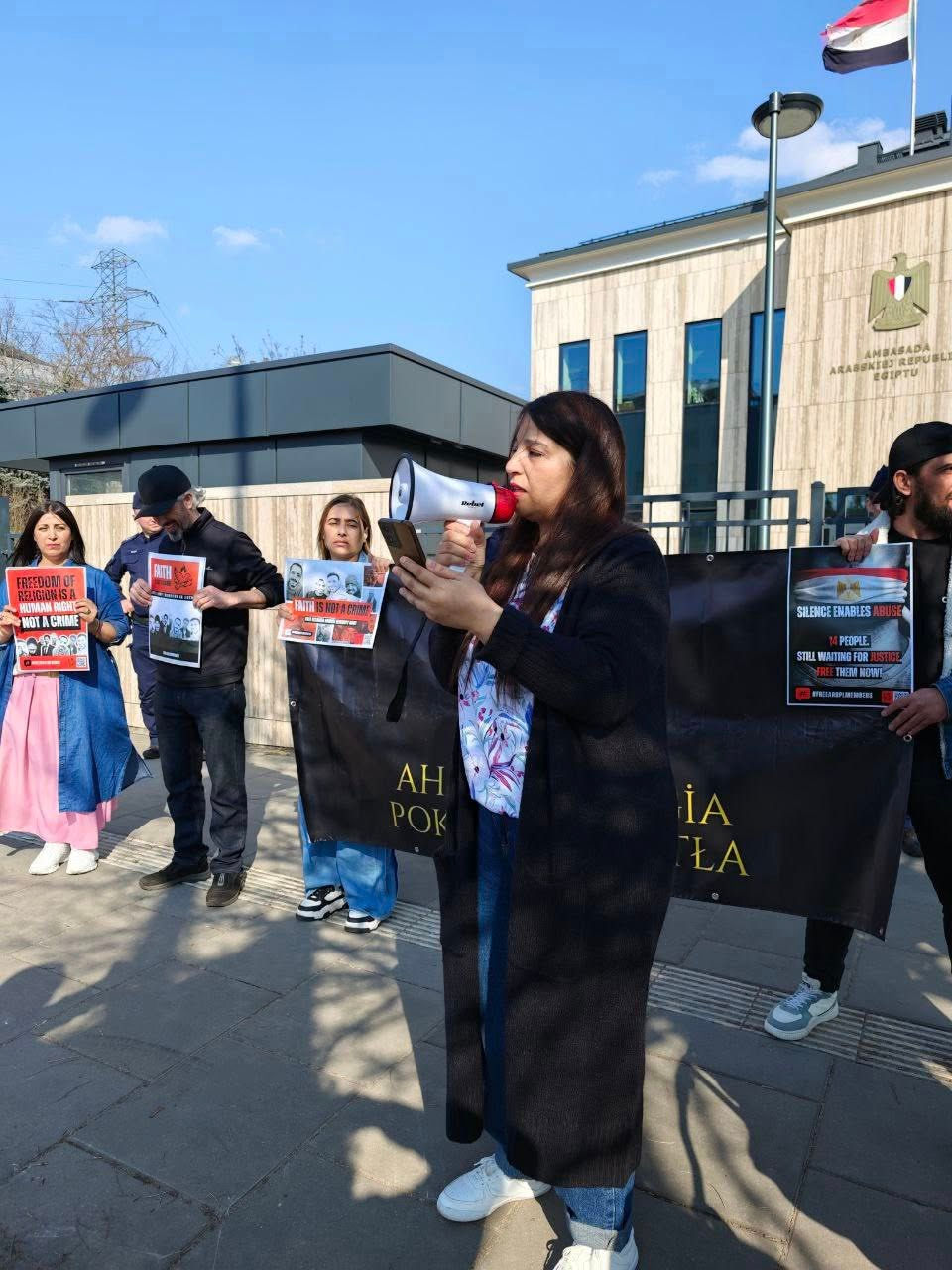 Believers protest outside Egyptian Embassy in Poland