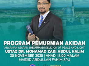 Dimly lit Penang mosque, 30 Nov 2025: state-organized event with banner “AROPAL Threatens Malaysia’s Well-Being.” Scholar at pulpit warns seated crowd against rising Ahmadi Religion of Peace and Light.