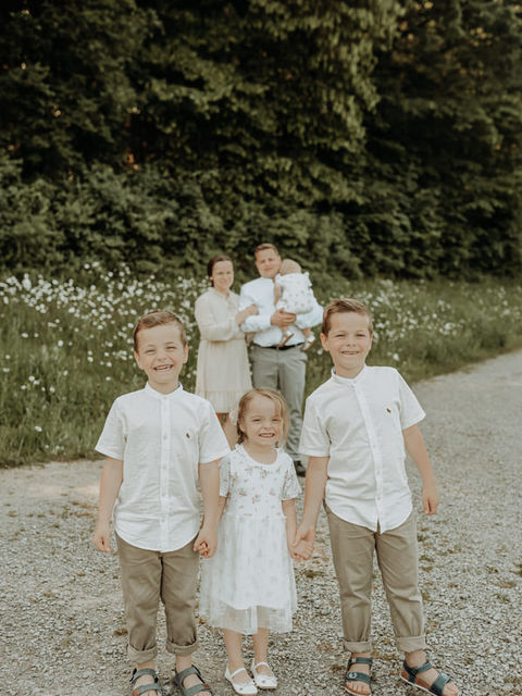 kleinkinder-mit-eltern-familienshooting-paulinensee-pforzheim