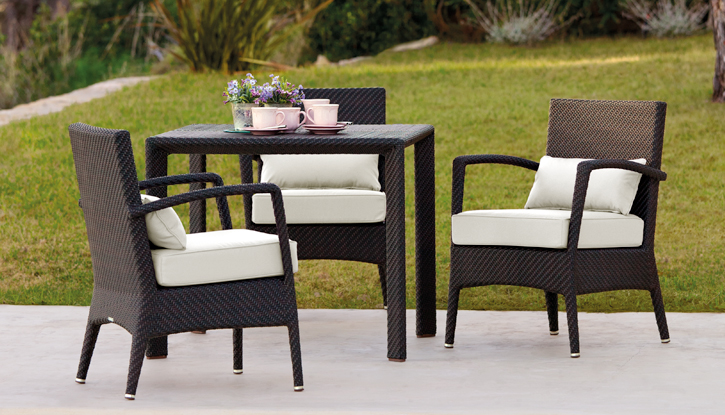 MESA ANGUL Y SILLAS AMBERES DE POINT
