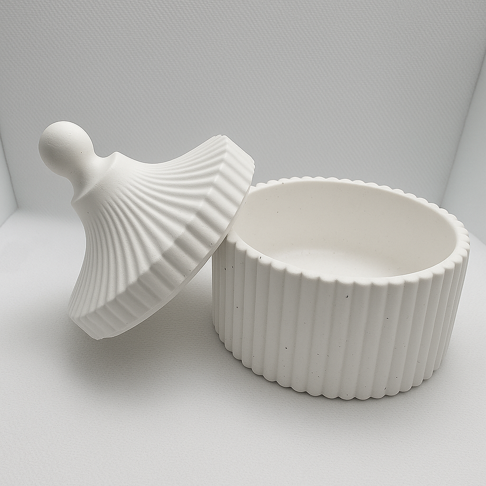 תמונה ממוזערת: קופסה עגולה בעבודת יד מגבס פולימרי עם מכסה כפתור פתוח עיצוב בעבודת יד