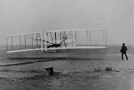 Eyes up and Wings in the sky: the story of human flight