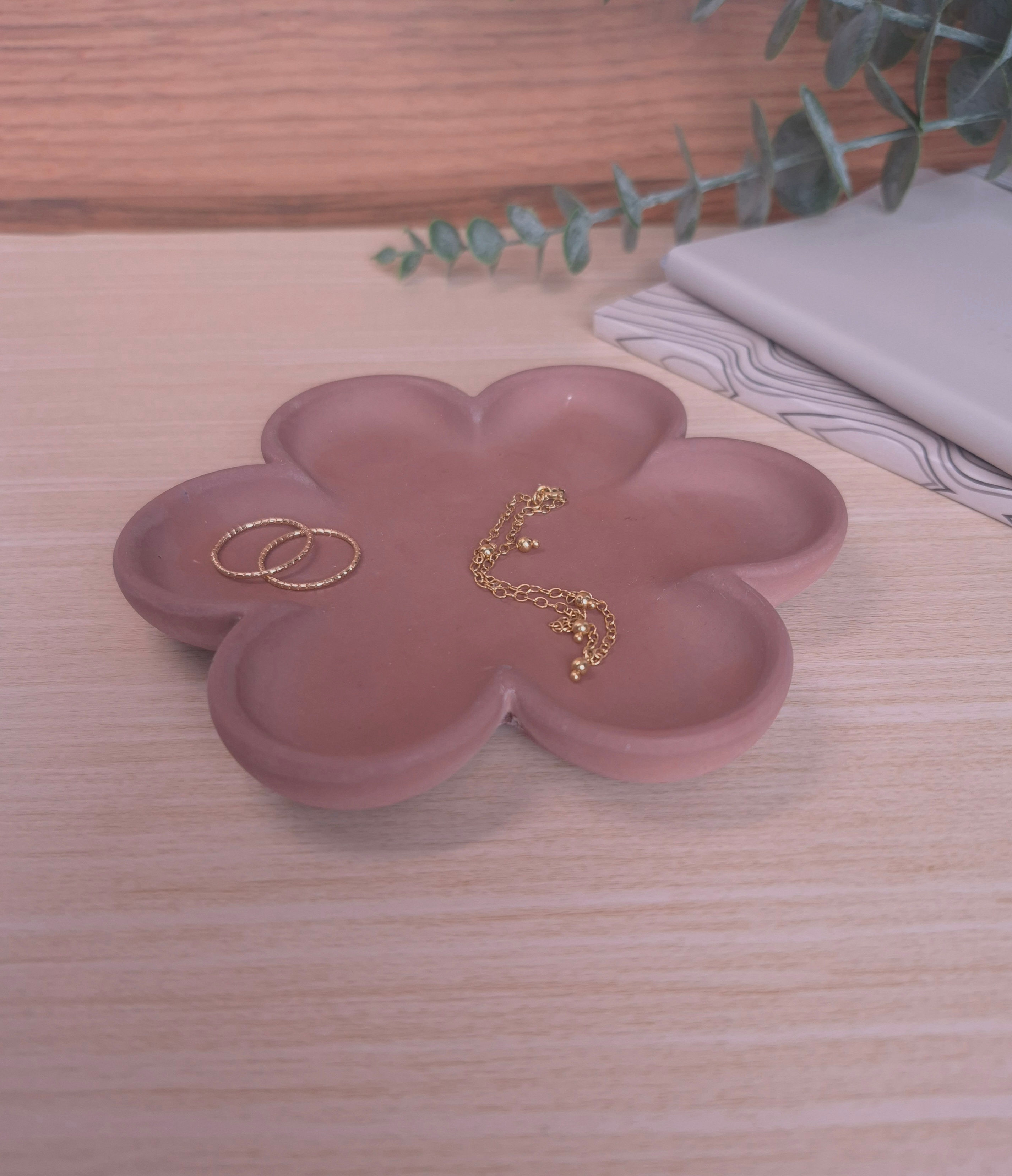 Plateau décoratif en forme de fleur - douceur et élégance