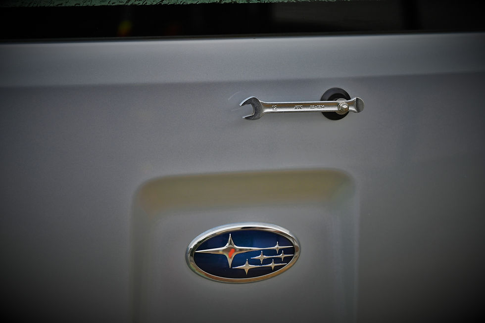 ヒッチメンバーガードの改造とテールランプ下のメッキパーツ取付にリヤーワイパーの取り外し。