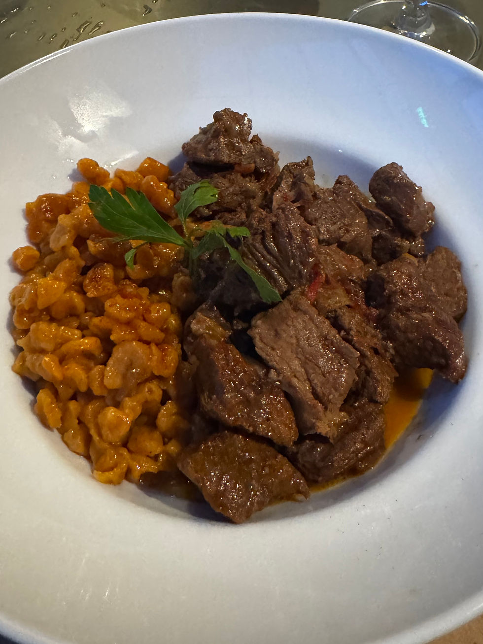 Gulasch mit Spätzle lecker