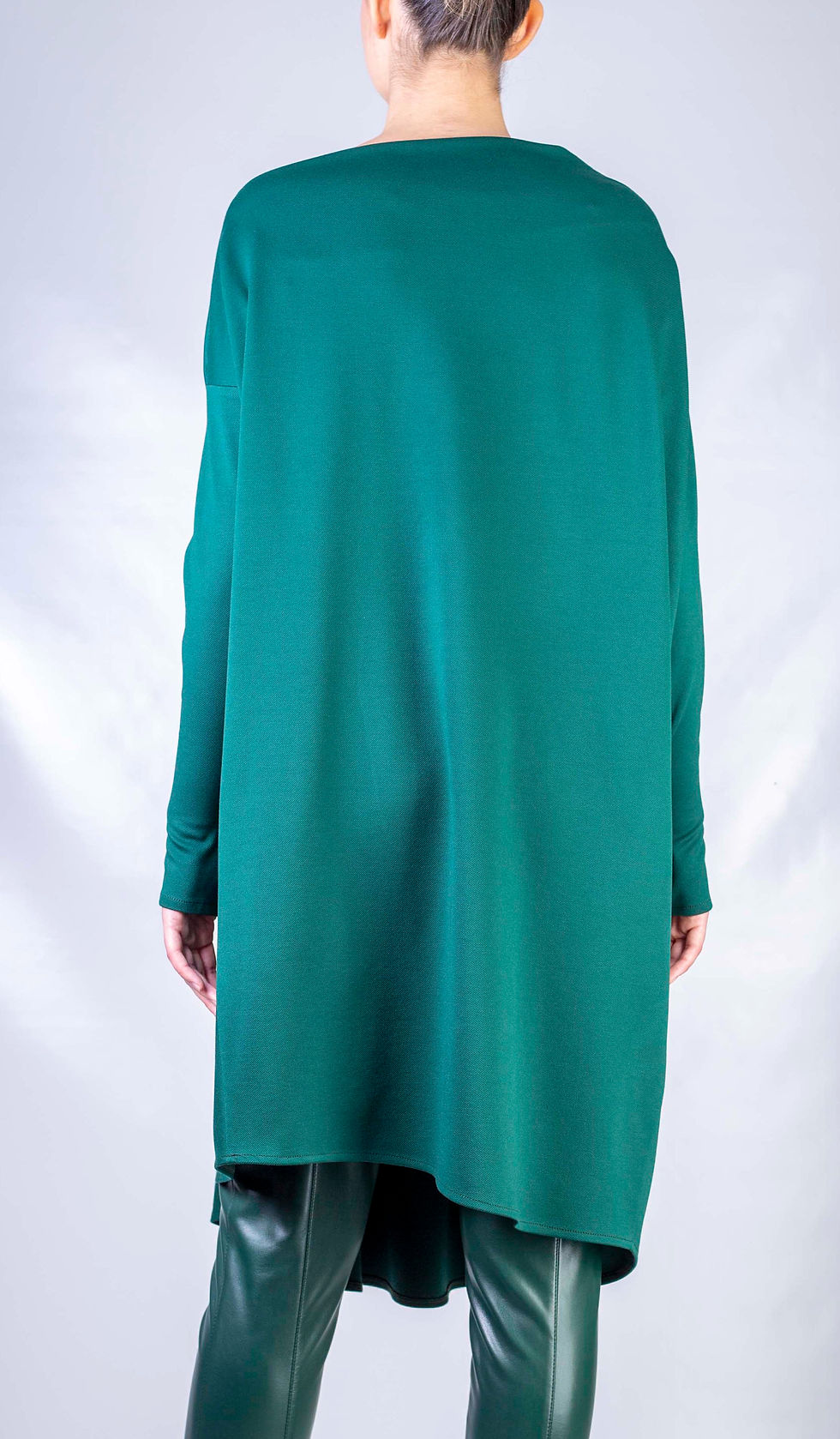 Miniatura: maxi blusa asimmetrica con collo a brachetta, manica con guantino, punto milano