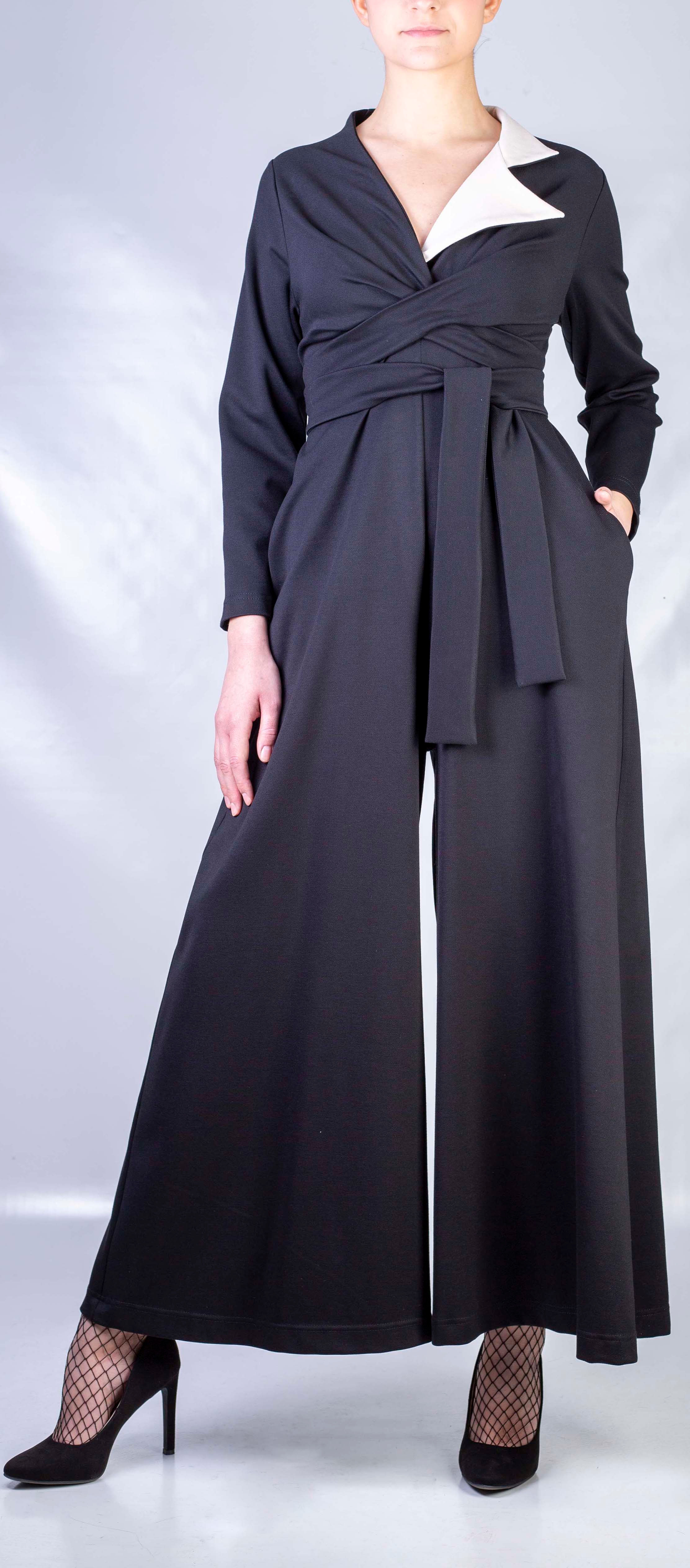 tuta con mono revers con fascie da stringere in vita in punto milano