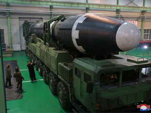 PICHA ZA KOMBORA JIPYA LA KOREA KASKAZINI HWASONG-15 LINALOWEZA KUITANDIKA MAREKANI