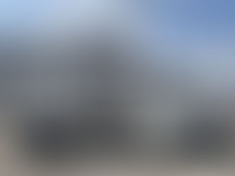 Xe tải thùng nhỏ có tải trọng từ 500kg - 1,5 tấn, có kích thước tổng thể nhỏ gọn với chiều dài thùng hàng 2.4 - 3.6m, phù hợp vận chuyển hàng hóa nội đô, khu vực đông dân cư hoặc nông thôn.