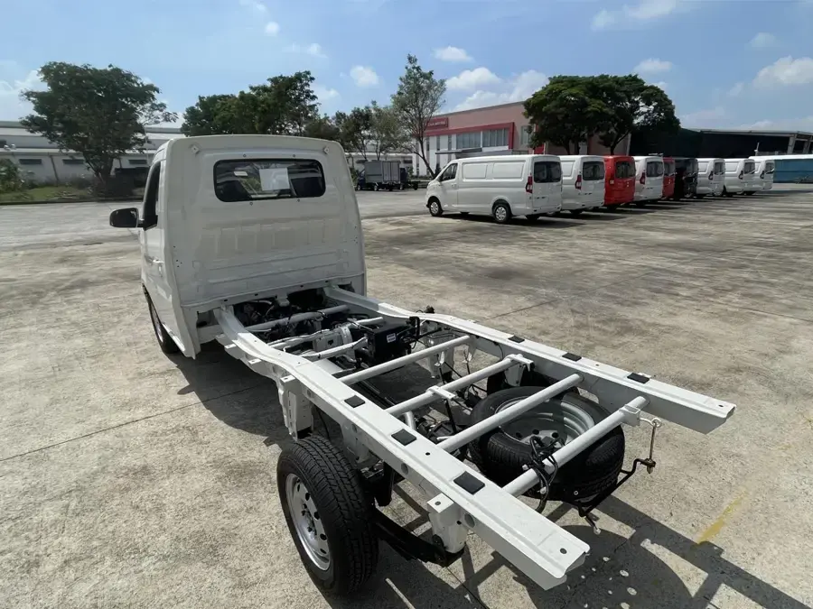 Khung gầm cứng cáp và bộ lốp chịu tải cao của Tera Star Plus