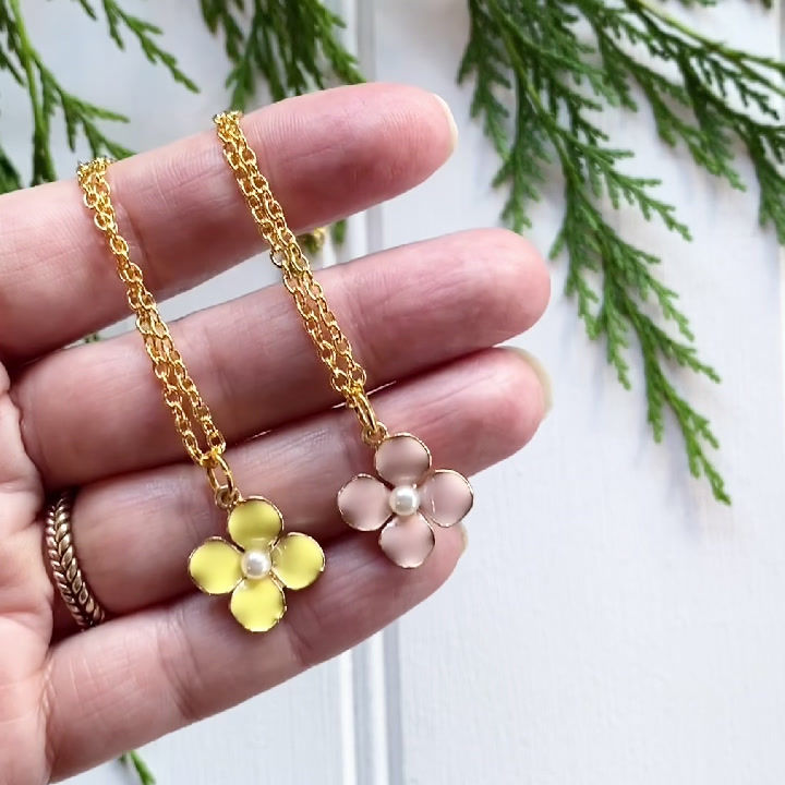 Thumbnail: Daisy Burst Necklace