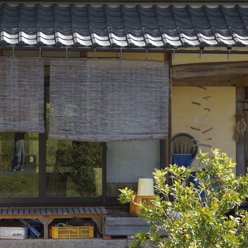 从屠宰生命的加工厂,到回荡着日常生活声响的旅馆,时间在这里也静静流淌。