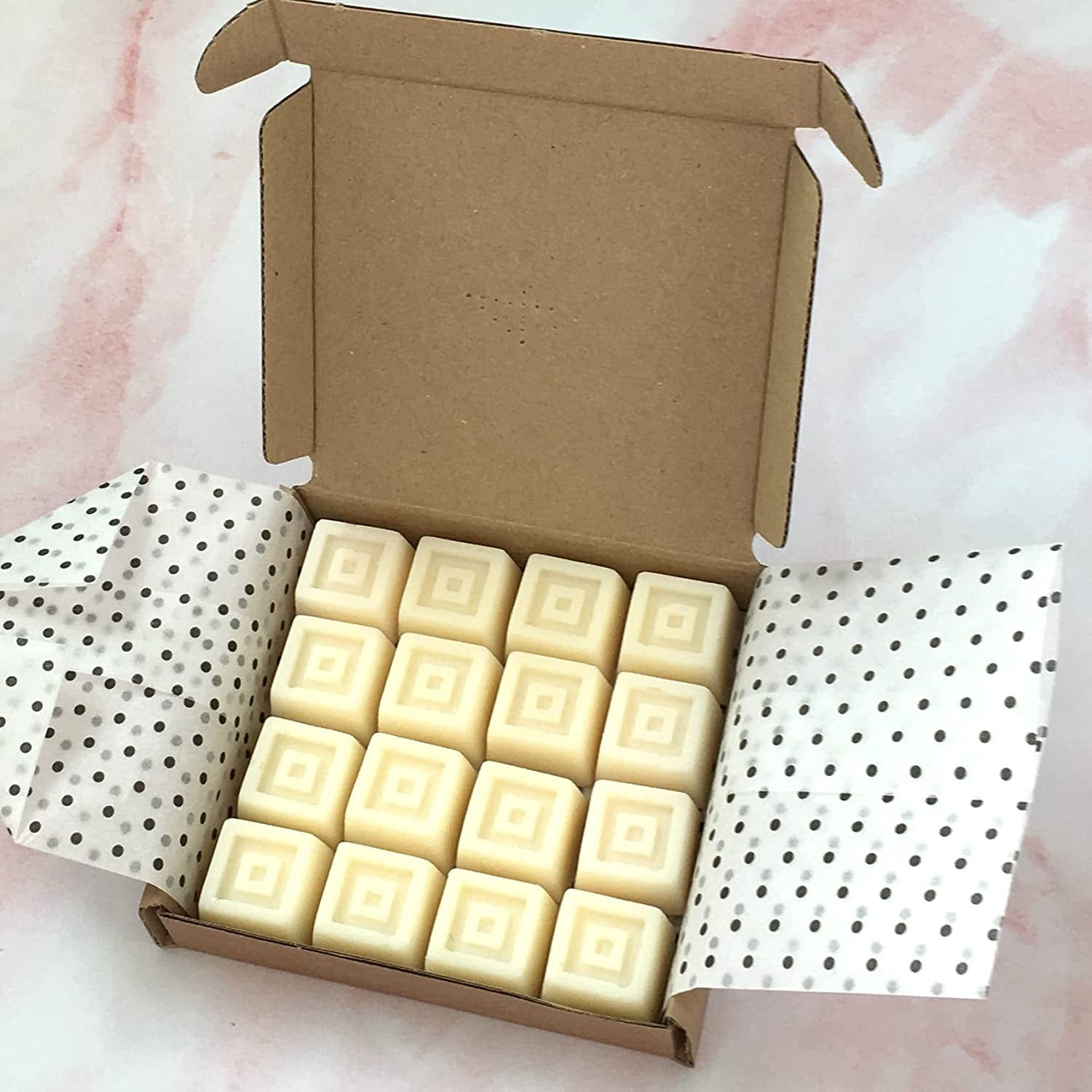 Blooming Blossoms: 16 Aromatic Soy Wax Melts in Rose Petal and Mint Leaf