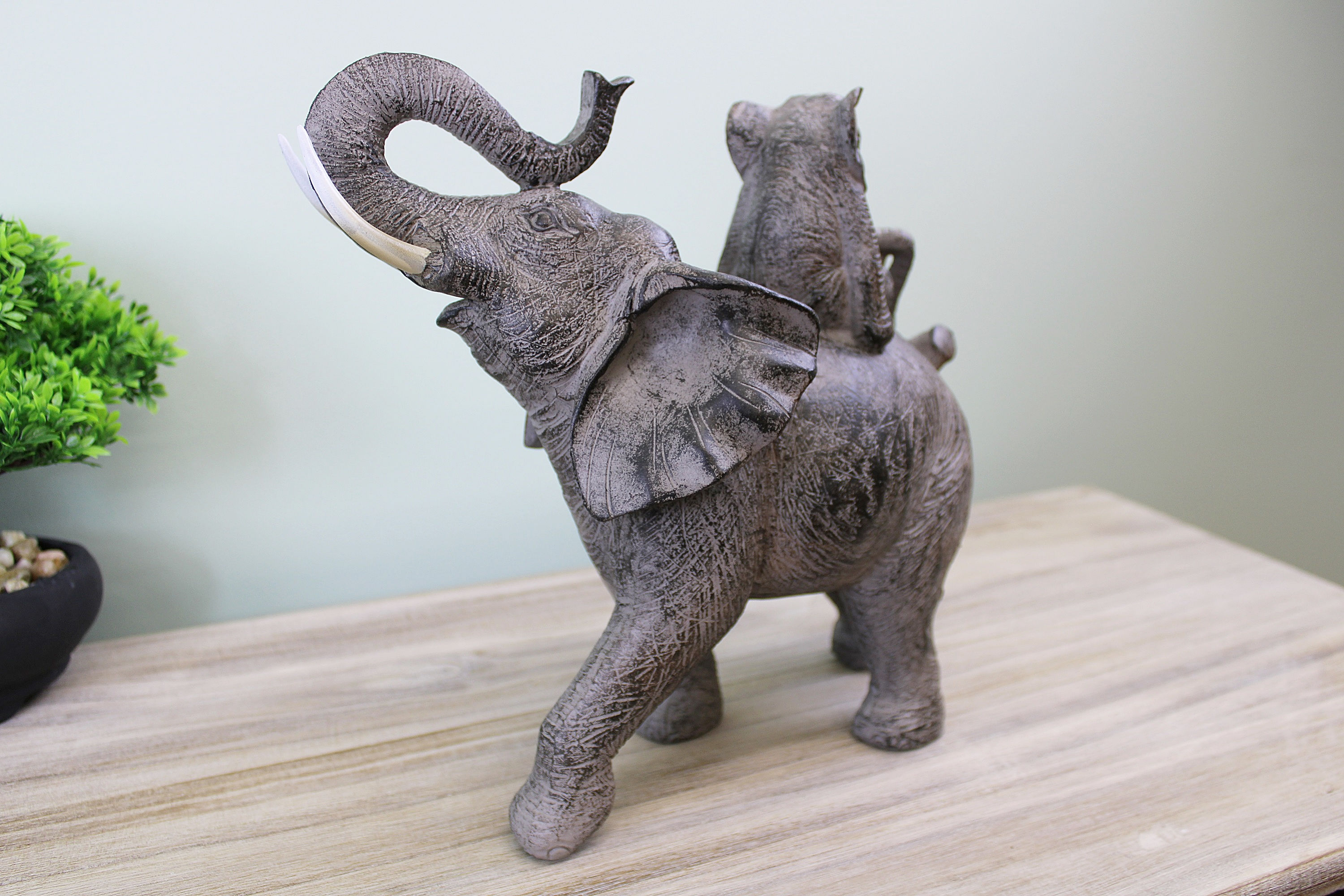 Climbing Elephants Ornament with Natural Effect Shipping furniture UK