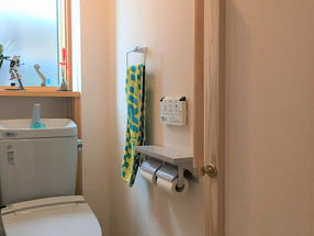 手すりの設置で安全なトイレのリフォーム【リフォーム施工事例】