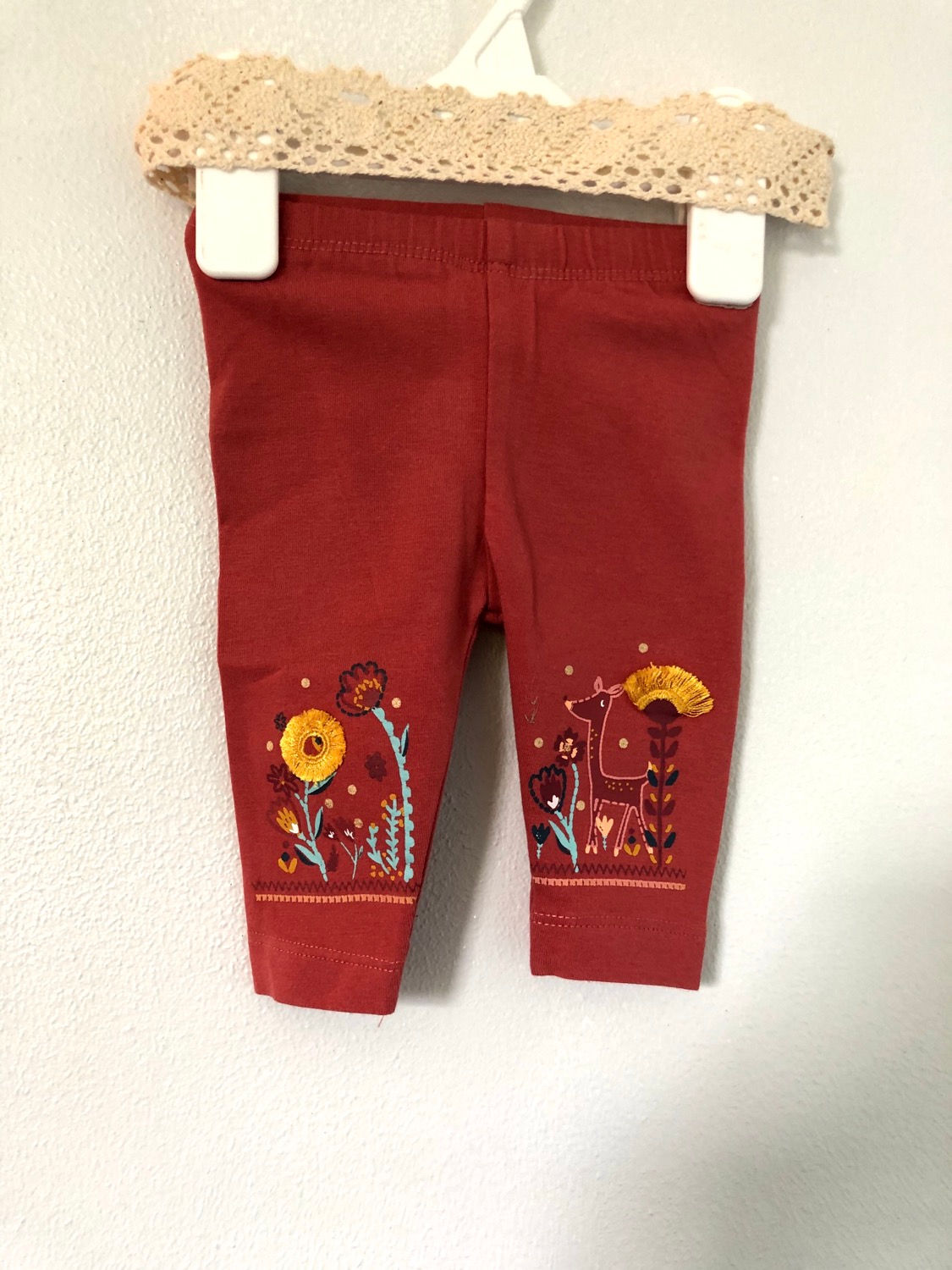 Girls leggings red embroidered flowers 6-12 months