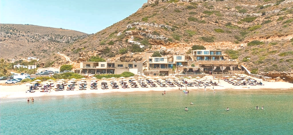 Beach resort with sun loungers on sand, kea tzia