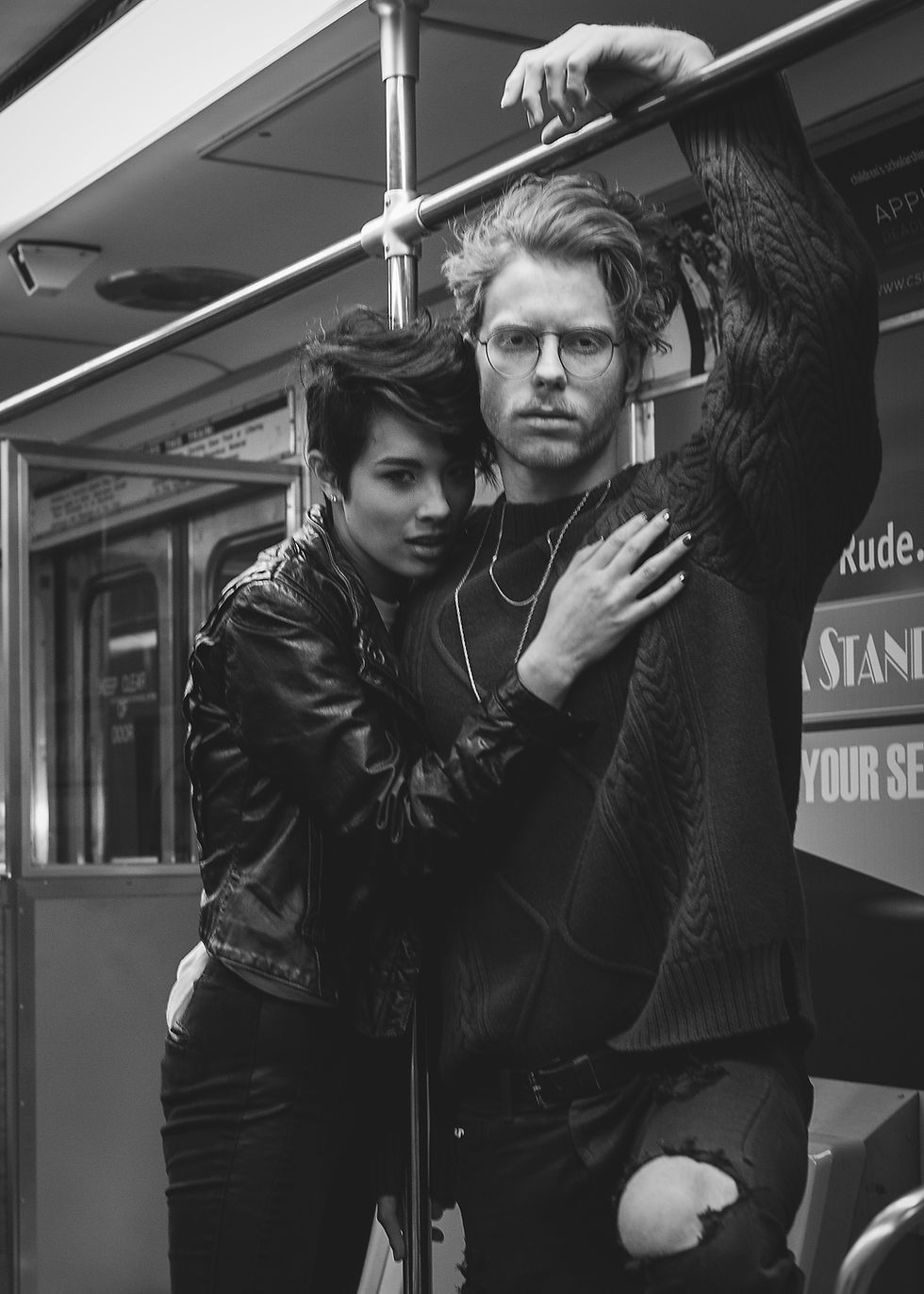 Pareja en el metro