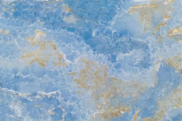 Blue Ónix Azul Azzurro Mexico de Duramica es un panel decorativo que destaca la belleza única del ónix azul, con refuerzos adicionales para mayor durabilidad, ideal para interiores de lujo.